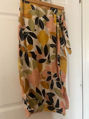 LInen wrap midi akirt. Size small.